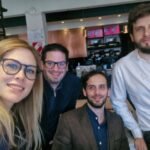 Lilia Lemoine y Nicolás Dubois con dos de los libertarios uruguayos